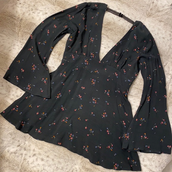 Privacy Please deep v neck open back bell long sleeves - Picture 4 of 10